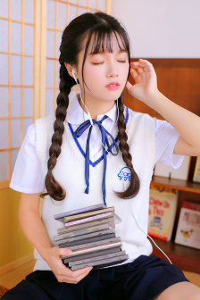 日式男女裸交吃奶动态图